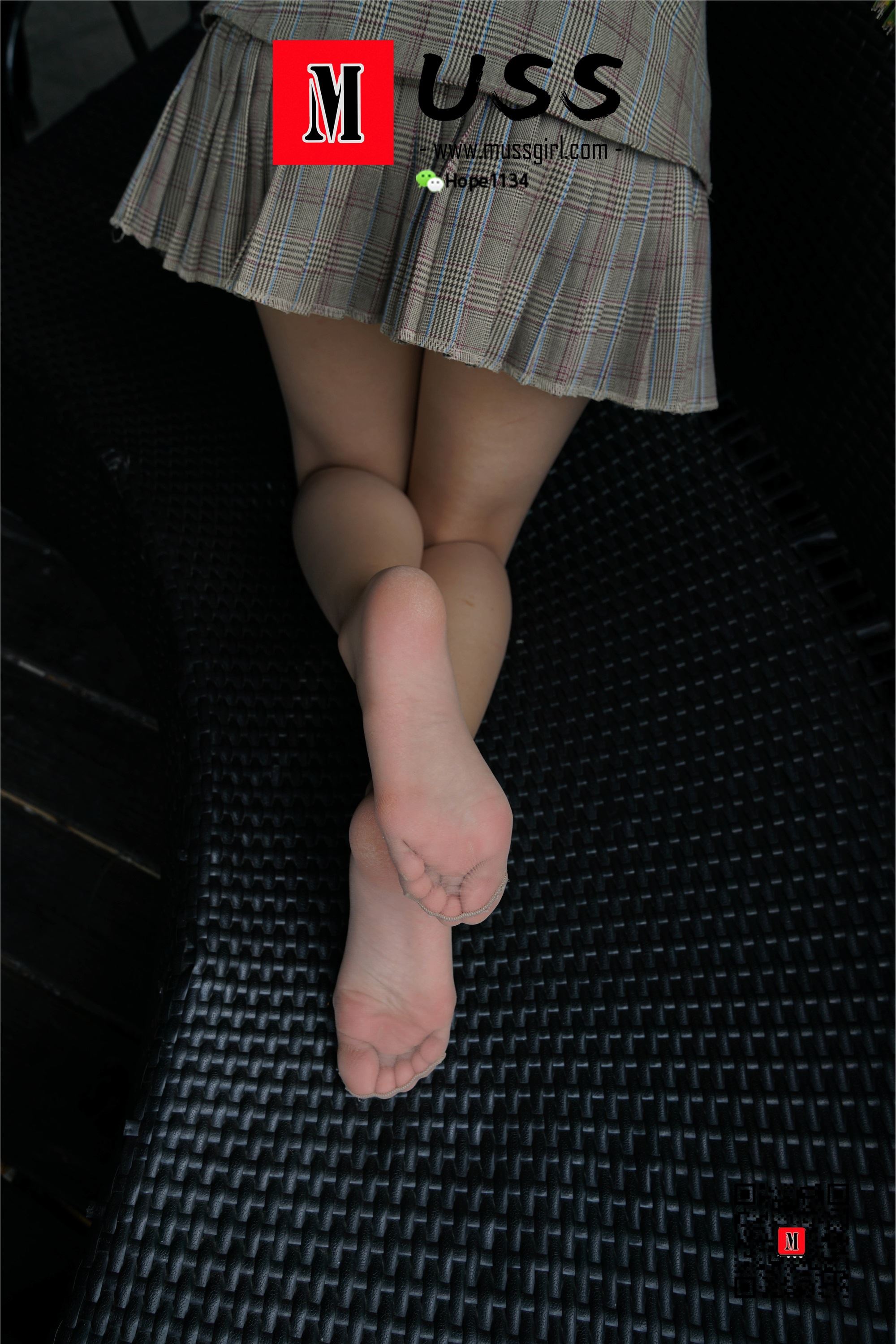 MussGirl慕丝女郎  NO.008 拍过模特的美足，那化妆师璐璐的呢？